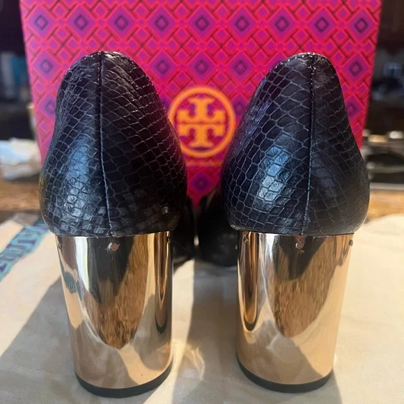 Tory Burch Jessa Snake Printed Leather Pumps - Picture 4 of 6